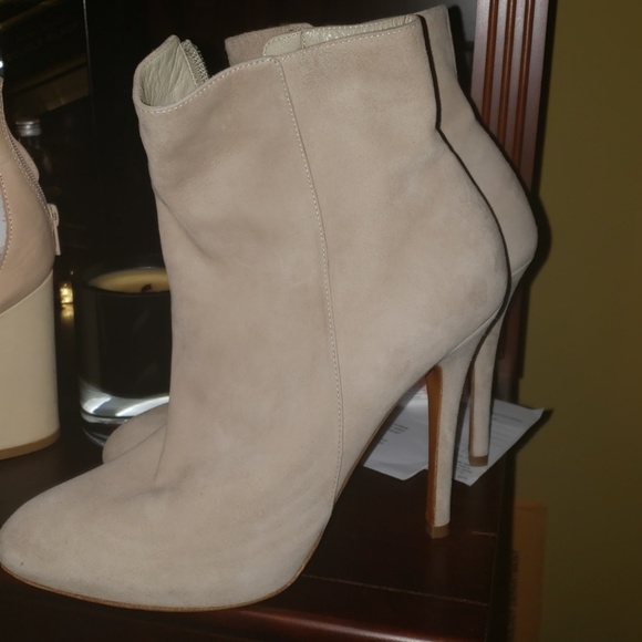 Ralph Lauren NWT  MADE IN ITALY CREAM SUEDE PURPLE LABEL PLATFORM BOOTIES - Picture 2 of 8